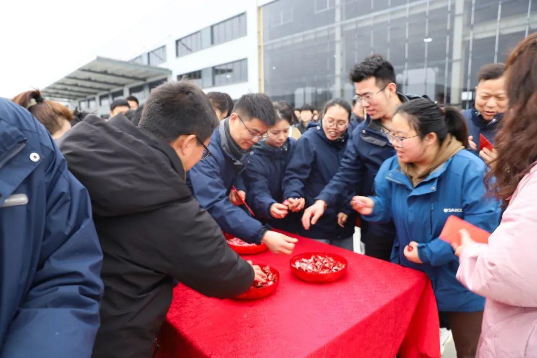 嵊州市副市長郭偉鋒先生為板川送上新春祝福！板川智慧廚房數字化工業園喜迎2024年開門紅！